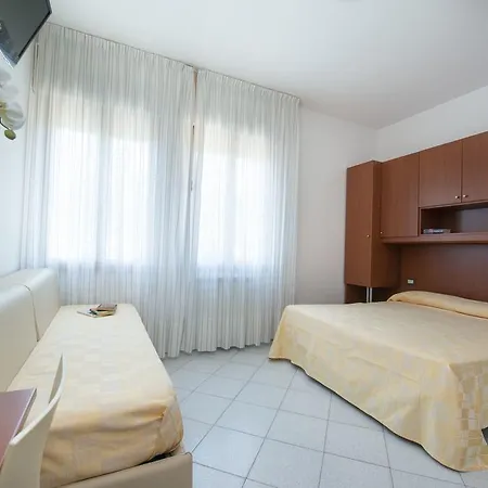 Arcobaleno Отель Соттомарина