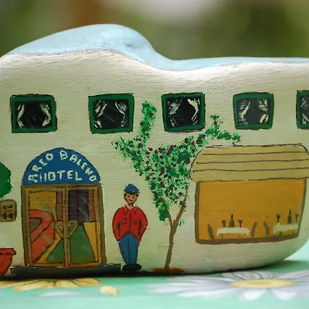 מלון Arcobaleno *